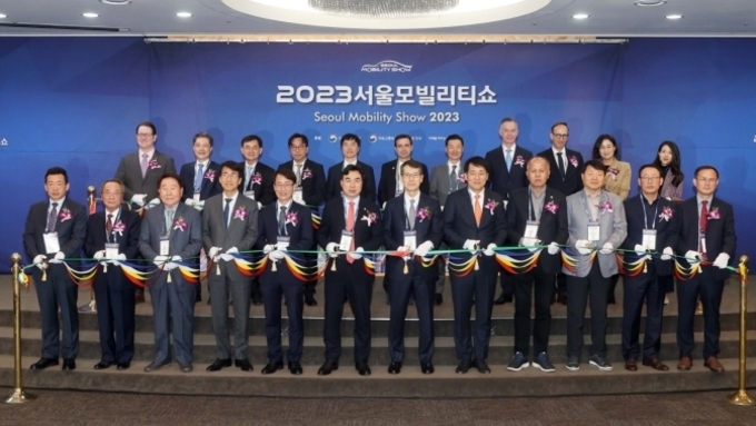 '2023 서울모빌리티쇼' 개막…"융복합 미래 모빌리티 신기술 전시"