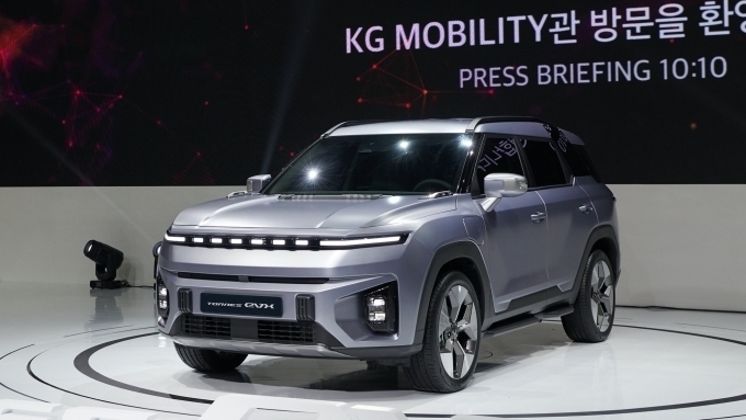 KG 모빌리티, 중형 전기 SUV '토레스 EVX' 사전계약…"1회 충전 약 500km 주행"