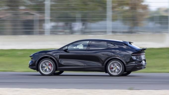 퍼포먼스 전기차기준… '가속'에서 '리듬'으로 이동