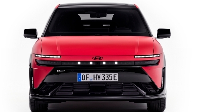 "1회 충전 최대 496km 주행" 현대차, '아이오닉 3' 세계 최초 공개