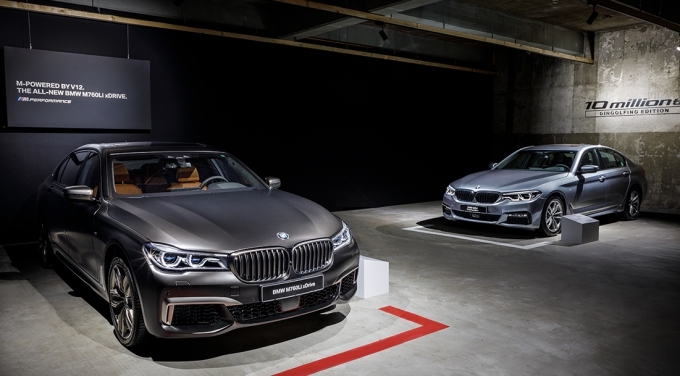 BMW M760Li xDrive(왼쪽)과 5시리즈 딩골핑 에디션(오른쪽)