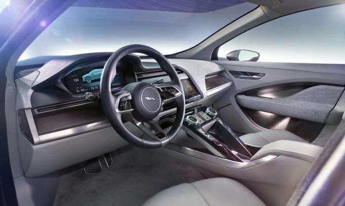 I-PACE 실내