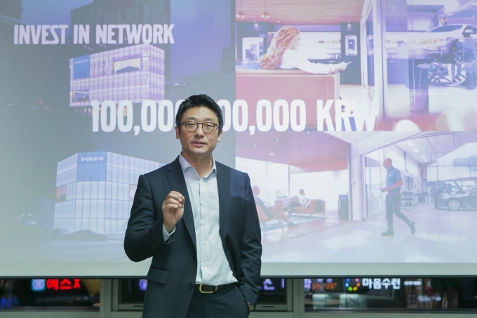 이윤모 볼보자동차코리아 대표이사가 하반기 계획을 발표하고 있다.