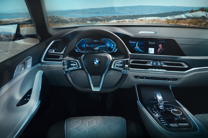 BMW X7 i퍼포먼스 콘셉트 실내