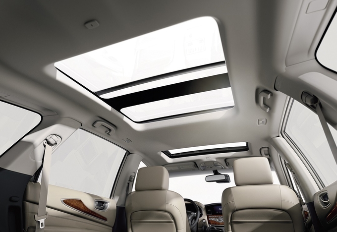 QX60 전륜구동 모델 실내