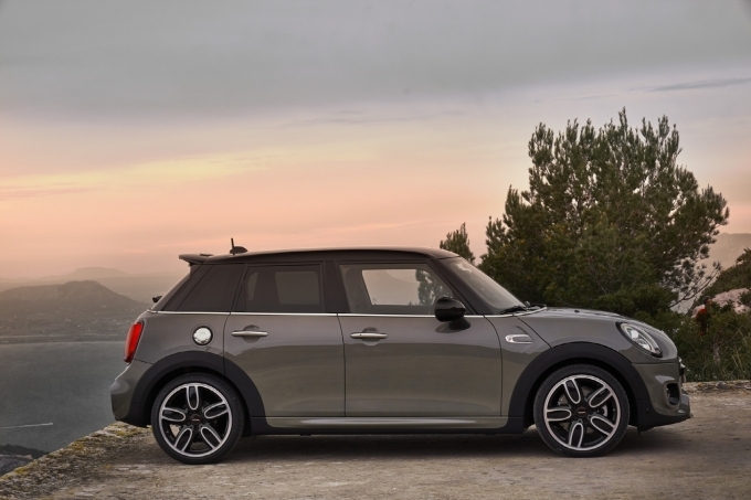 뉴 MINI 쿠퍼 SD 5도어