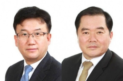 윤몽현 신임 베이징현대기차 총경리(왼쪽)와 진병진 신임 둥펑위에다기아 총경리.