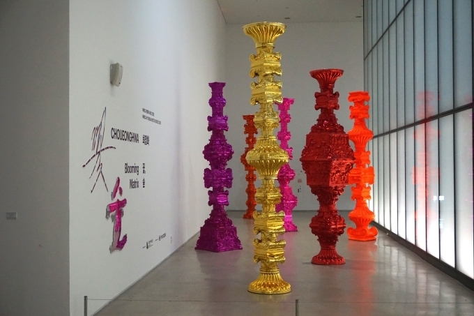 국립현대미술관서울 5전시실에설치된 'MMCA 현대차시리즈 2018: 최정화–꽃, 숲'展의 전시전경(국립현대미술관제공)