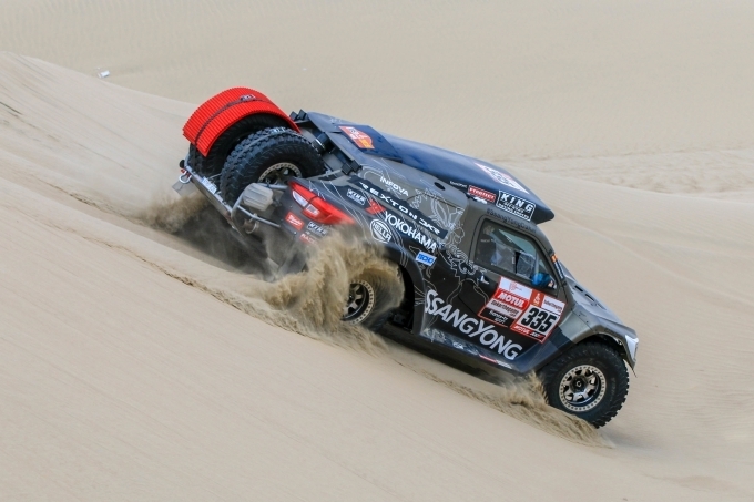 2019 다카르 랠리(Dakar Rally)에 참가 중인 쌍용자동차 렉스턴 DKR.