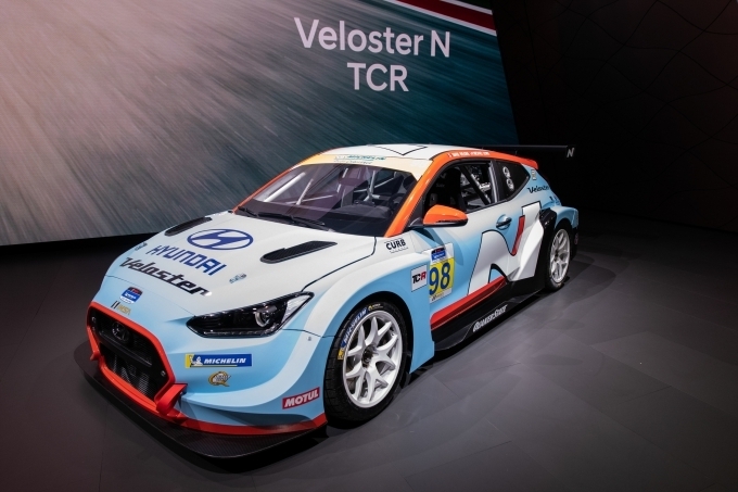 벨로스터 N TCR 차량이 전시된 모습
