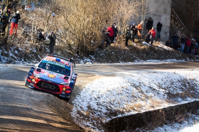 현대자동차 ‘i20 WRC’ 랠리카가 '2019 월드랠리챔피언십' 시즌 첫 대회인 몬테카를로 랠리에서 달리고 있는 모습