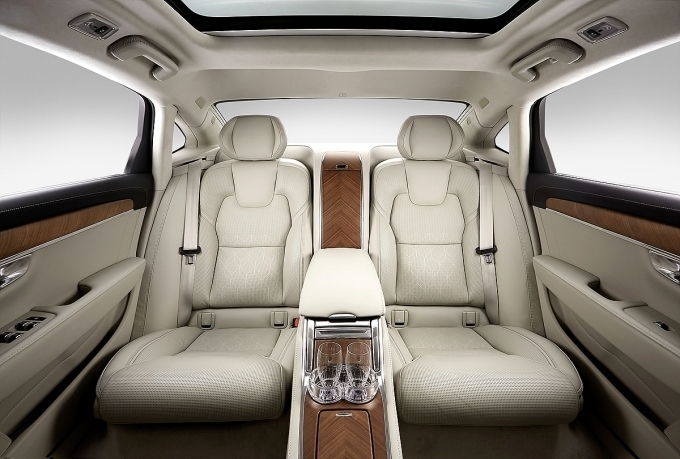 S90 EXCELLENCE(엑설런스) 뒷좌석 인테리어