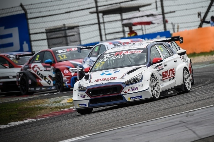 i30 N TCR(김진수·쏠라이트 인디고 레이싱)이 경주하고 있는 모습