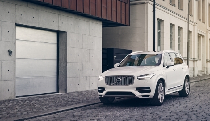 플래그십 SUV XC90