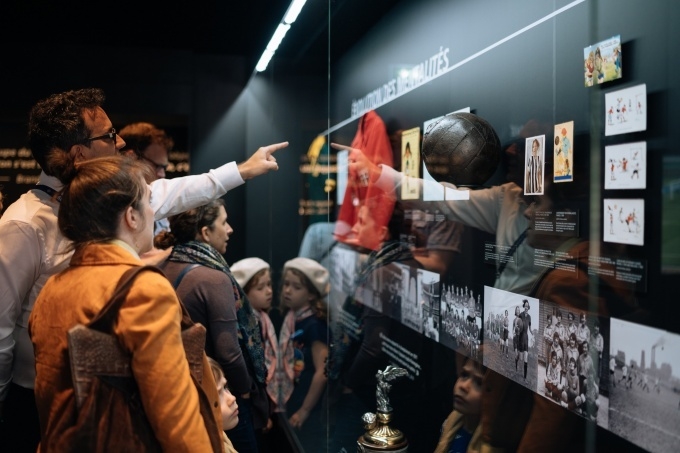<2019 FIFA 프랑스 여자월드컵>을 기념하기 위한 특별 전시관 'FIFA World Football Museum presented by Hyundai'을 방문한 관람객의 모습