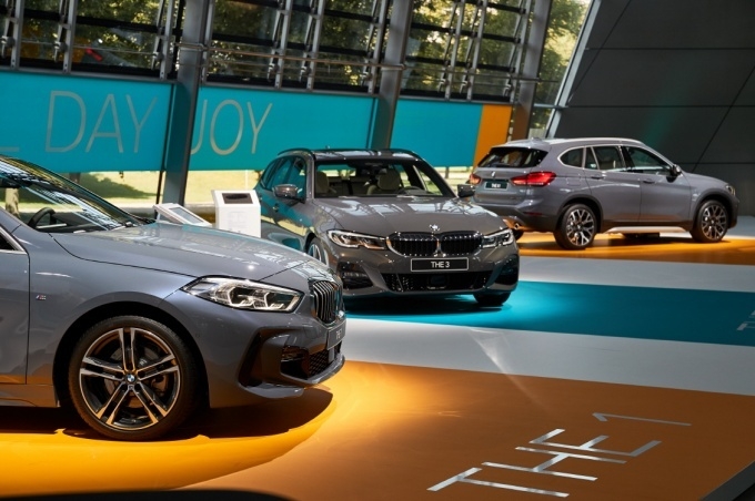 -BMW 뉴 1시리즈, 뉴 3시리즈 투어링, 뉴 X1 세계최초공개.
