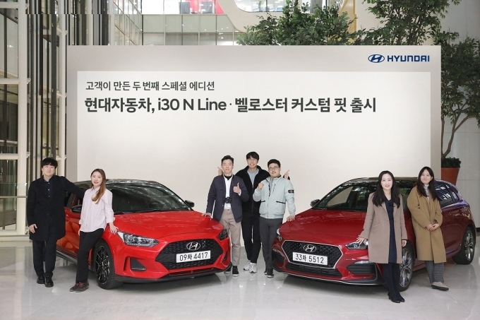 현대차의 대표 고객 참여형 소통 프로그램 ‘H-옴부즈맨’을 통해 오픈 이노베이션 방식으로 개발된 스페셜 모델 i30 N Line 커스텀핏 ‘스포츠 에센스 에디션’, 벨로스터 커스텀핏 ‘익스트림 드라이빙 에디션’과 두 상품을 직접 제안한 H-옴부즈맨