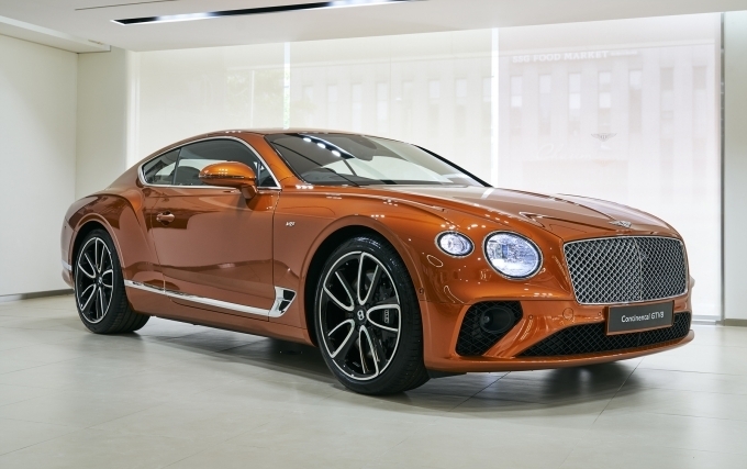 컨티넨탈 GT V8
