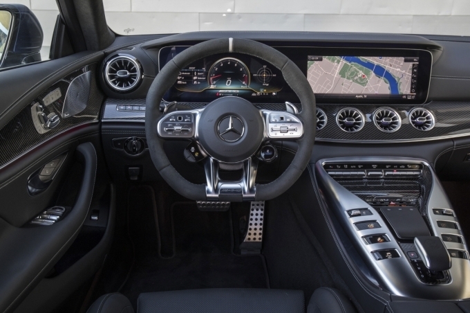 더 뉴 메르세데스-AMG GT 63 S 4MATIC+ 4-도어 쿠페 실내