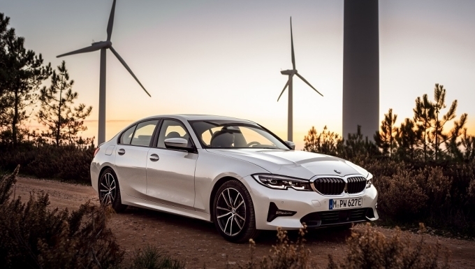 BMW 330e 세단