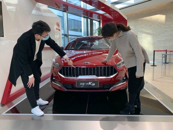 동풍열달기아 신형 K3 설명 모습