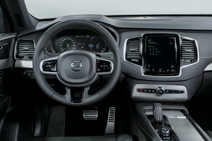 XC90 T8 Recharge R-design 인테리어