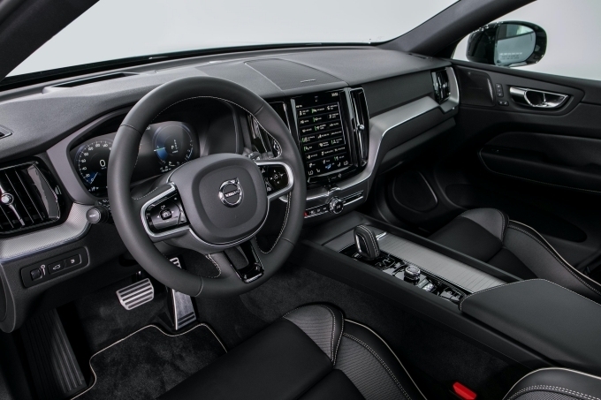 XC60 T8 Recharge R-design 인테리어