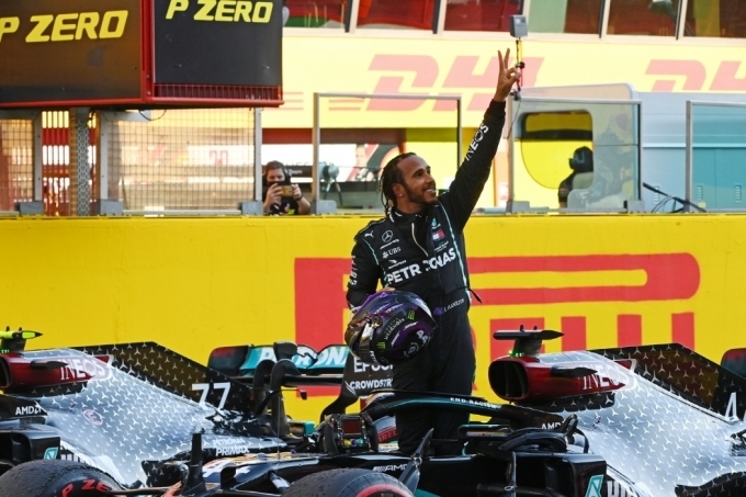 2020 투스칸 그랑프리 우승 메르세데스-AMG 페트로나스 F1 팀 드라이버 루이스 해밀턴
