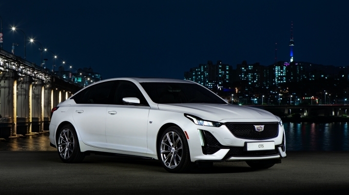 캐딜라 CT5