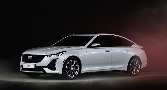 캐딜라 CT5