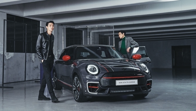 MINI 코리아 한정판 MINI JCW 클럽맨 T51 에디션