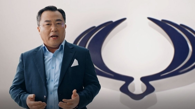 쌍용자동차 예병태 대표이사가 온라인으로 해외대리점 관계자들에게 인사말을 전하고 있는 모습.