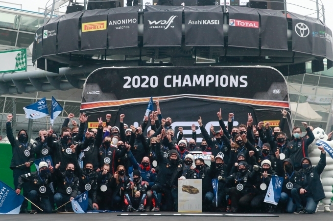 현대 월드랠리팀이 3~6일 이탈리아에서 열린 WRC 몬자(Monza) 랠리에서 제조사 부문 종합우승을 확정 짓고 환호하고 있다.