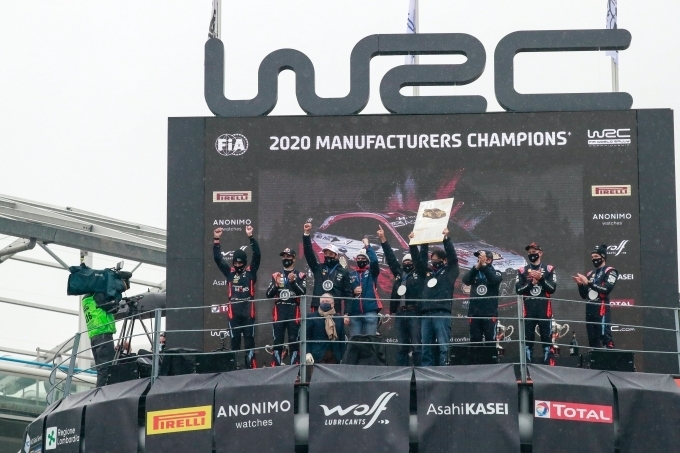 현대 월드랠리팀이 3~6일 이탈리아에서 열린 WRC 몬자(Monza) 랠리에서 제조사 부문 종합우승을 확정 짓고 환호하고 있다.