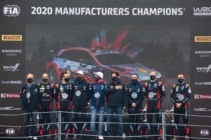 현대 월드랠리팀이 3~6일 이탈리아에서 열린 WRC 몬자(Monza) 랠리에서 제조사 부문 종합우승을 확정 짓고 애국가가 울려 퍼지는 가운데 시상대에 선 모습