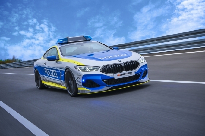 2021년 튠 잇 세이프 캠페인 차량 'BMW 850i xDrive 쿠페'
