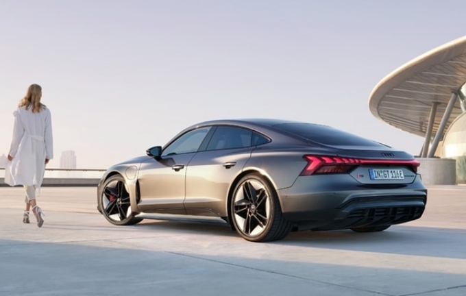 RS e-트론 GT