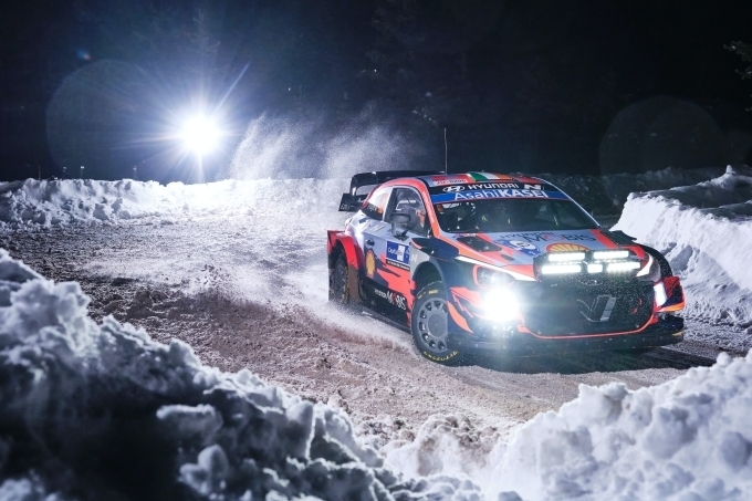 ‘2021 월드랠리챔피언십’ 2차 대회 핀란드 북극 랠리에서 현대자동차 ‘i20 Coupe WRC’ 랠리카가 주행하고 있는 모습.