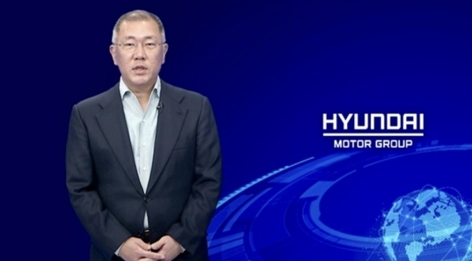 정의선 현대자동차그룹 회장은 10일 서울 홍은동 스위스그랜드호텔에서 열린 '2021 대한민국 올해의차' 시상식에서 영상메시지를 통해 축하 인사를 전했다.