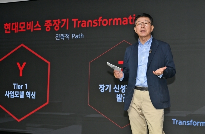 정수경 현대모비스 기획부문장 부사장이 31일 경기도 용인에 위치한 기술연구소에서 현대모비스의 중장기 전략에 대해 설명하고 있다.