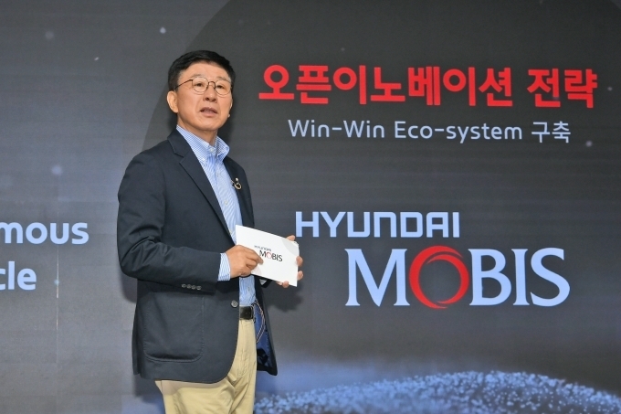 정수경 현대모비스 기획부문장 부사장이 31일 경기도 용인에 위치한 기술연구소에서 현대모비스의 중장기 전략에 대해 설명하고 있다.