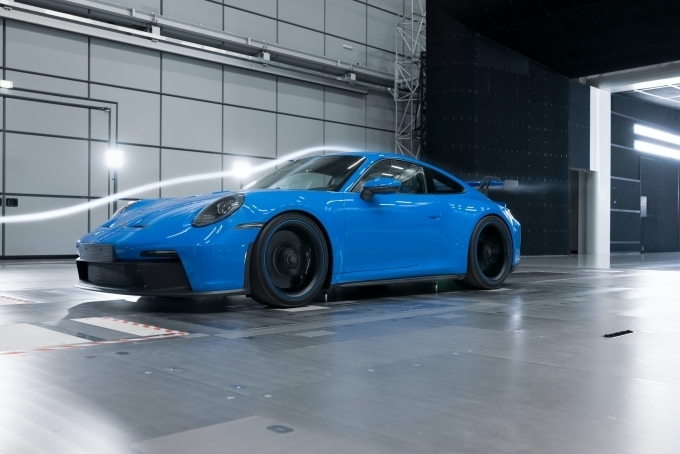 윈드 터널 테스트 중인 포르쉐 911 GT3