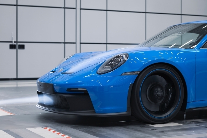 윈드 터널 테스트 중인 포르쉐 911 GT3