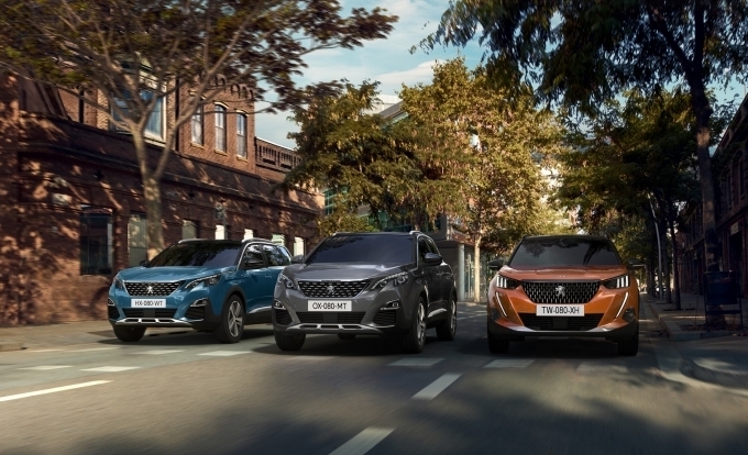 푸조 SUV 라인업 (왼쪽부터 푸조 5008 SUV, 푸조 3008 SUV, 푸조 2008 SUV)
