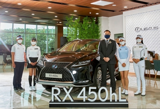 왼쪽부터 KPGA 박상현 선수(38, 와이지스포츠), KLPGA 안지현 선수(22, 메디힐), 렉서스코리아 타케무라 노부유키 사장, KLPGA 허다빈 선수(23, 삼일제약), KLPGA 현세린 선수(20, 대방건설)