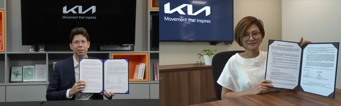 기아와 싱가포르 기아 대리점 '사이클 앤 캐리지'가 '통합 차량 관제 플랫폼 구축 MOU'를 체결한 뒤 기념촬영을 하고 있는 모습. (왼쪽) 파블로 마르티네즈(Pablo Martinez) 기아 오너십경험사업부장, (오른쪽) 돈 팬 기아 싱가폴 대리점 ‘사이클 앤 캐리지’ 운영 담당 이사