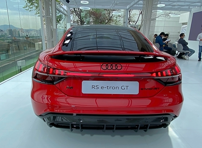 RS e-트론 GT