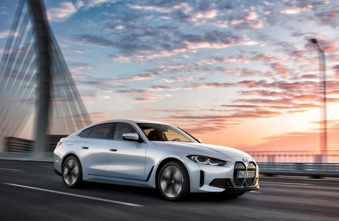 BMW i4