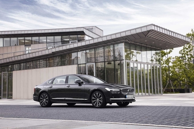 S90