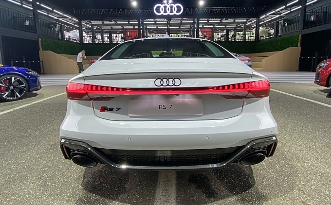 더 뉴 아우디 RS 7